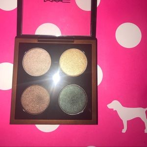 MAC EYESHADOW QUAD